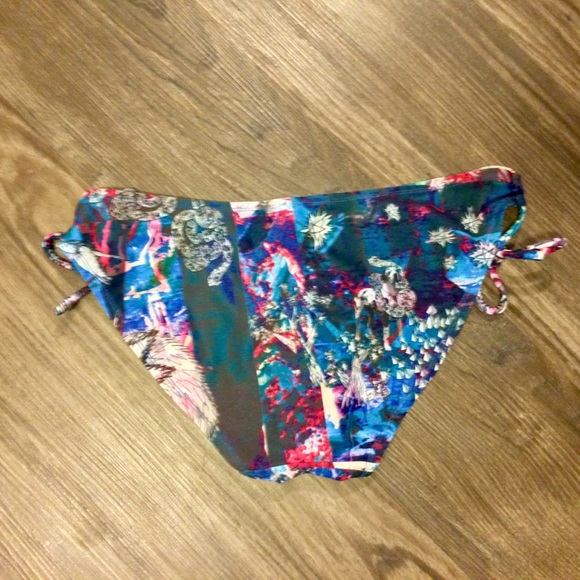 8 Seconds Print Bikini - medium top, small bottoms - Picture 4 of 8